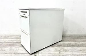 【定価約7万円】　【平机・フリーアドレスデスクのお供に最適なデスクインワゴン！】■オカムラ/アドバンス　■3段脇机　■ホワイト　■シリンダー錠　■W400　D800　H725