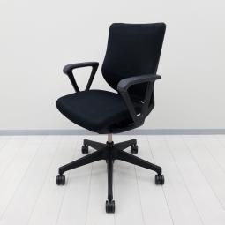 【操作レスな体重感応メカを搭載！理想的な座り心地を実現！着座者の体重に合わせて自動調整！】■イトーキ(ITOKI)製　エピオス(epios)チェア　肘付　ローバック　クロスバックタイプ　■固定肘（サークル肘）　■ブラック　【弊社使用欄：A01098357】【KN】