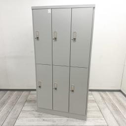 【6人分の衣類や私物をまとめて収納！使いやすい多人数用更衣ロッカー！】
■イトーキ製　多人数ロッカー　6人用更衣ロッカー　W900×D515×H1800mm　グレー
■6人分の衣類・バッグ・私物を個別に収納でき、オフィス・事務所・店舗・工場などの更衣室やバックヤードにおすすめ！
■落ち着いたグレーカラーで様々な空間に馴染みやすく、従業員用の収納として使いやすいタイプ。更衣ロッカー・衣類ロッカー・個人ロッカー・従業員ロッカー・スタッフロッカーをお探しの方にもおすすめです！【ITOKI】