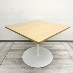 【シンプルで使いやすいスクエアタイプ！フランカシリーズの角テーブル！】
■コクヨ製　フランカシリーズ　角テーブル　W900×D900×H720mm　ホワイト
■4人程度での打ち合わせに使いやすいスクエアタイプで、会議室・ミーティングスペース・商談スペースなど幅広く活用できます！
■清潔感のあるホワイトカラーで様々なオフィス空間に馴染みやすく、レイアウトもしやすいサイズ。会議テーブル・ミーティングテーブル・打ち合わせテーブル・商談テーブル・オフィステーブルをお探しの方にもおすすめです！【KOKUYO Franka】