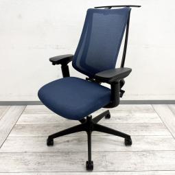 【身体の動きにしなやかに追従！充実装備の高機能メッシュチェア！】
■コクヨ製　デュオラチェア　ハイバック　可動肘　ハンガー付き　ネイビー
■背もたれが身体の動きに合わせてしなやかにサポートする人気モデル。ハイバック仕様に可動肘とハンガーを備え、長時間のデスクワークにもおすすめ！
■落ち着いたネイビーカラーで、スタイリッシュなワークスペースにも馴染みます。オフィスチェア・OAチェア・事務椅子・デスクチェア・高機能チェアをお探しの方にもおすすめです！【KOKUYO Duora】