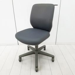 【体にフィットするダブルクッション構造！快適さと集中力をキープ！】■コクヨ（KOKUYO）製　セディスタ（SEDISTA）チェア　肘無ローバック　クッションタイプ　■ウレタンキャスター　■コートハンガー付き　■グレー/619015　オフィスバスターズ　水戸サテライト　大子町　北茨城市　高萩市　日立市　常陸太田市　常陸大宮市　那珂市　東海村　ひたちなか市　城里町 水戸市　笠間市　茨城町　大洗町　小美玉市