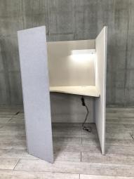 【右開口】【ワーカーの集中を高める省スペースなワークブース！高さ1520mmタイプ】■オカムラ(okamura)製　ドレープ(drape)シリーズ　テトラタイプ　1人用ブース 　ソロワークブース（W1000/D1180/H1520）■ライト・コンセントユニットつき　■色：グレー