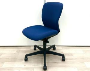 【在庫入替セール品】【シンプルなデザインと厚みのあるクッションが大人気！機能充実のワーキングチェア！】オカムラ（okamura）製　スラートチェア（sulato）　ローバック　肘無し　■ミディアムブルー 【弊社使用欄：A01014167  K】