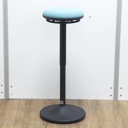 オカムラ製　ピルエット　座面：セージ/支柱脚：ブラック　高さ調節可能なパーチングスツール！　「座る」と「立つ」のいいとこ取り！　オカムラの大人気カウンターチェアが入荷いたしました！　カウンターチェア　スツール　ミーティングチェア！！