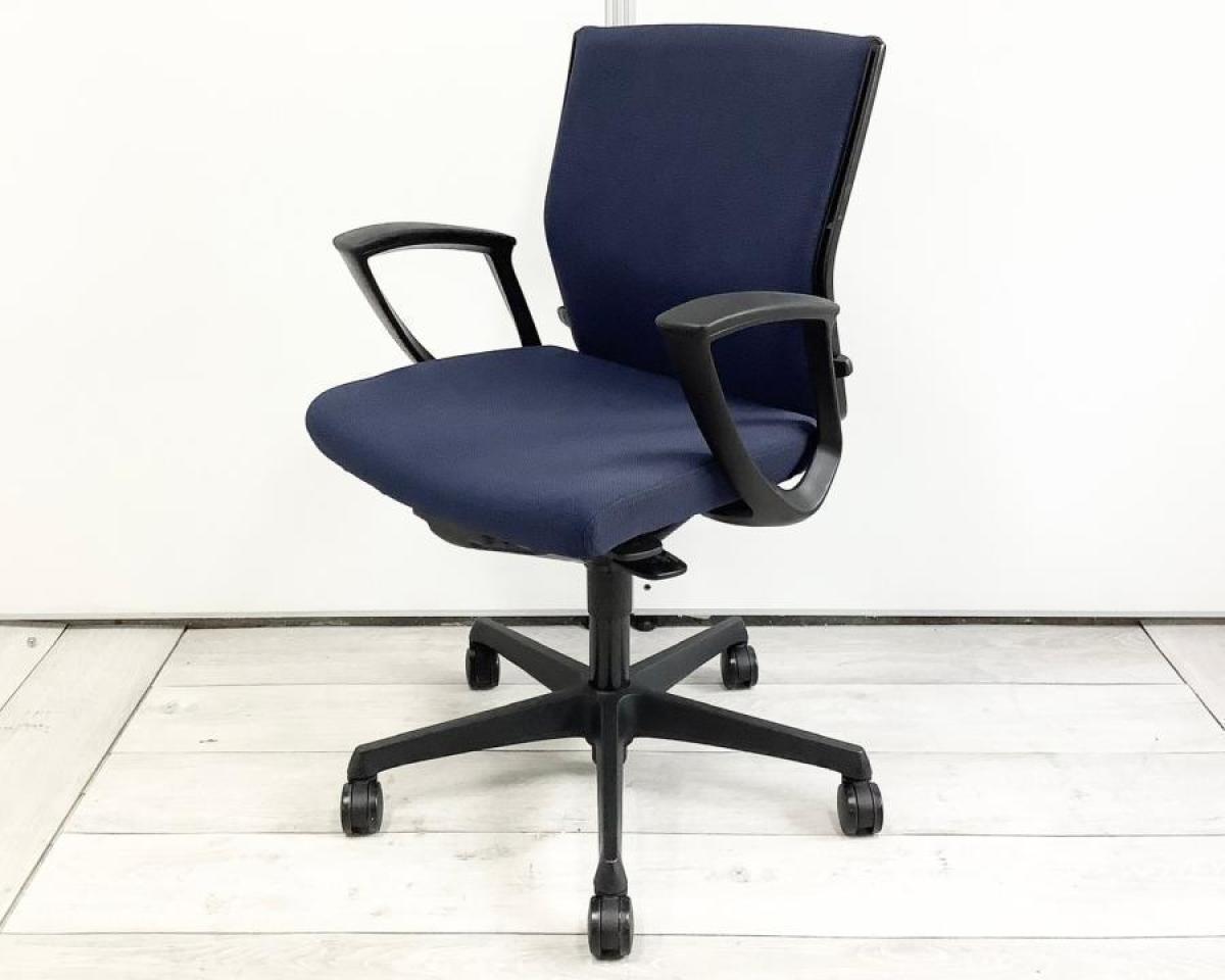 【美品】オカムラESCUDO(エスクード) 　オフィスチェア　事務イス 中古】エスクード オカムラ/okamura 肘付ローバックチェア 619361