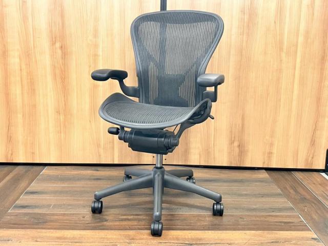 【オフィスチェアの最高峰!世界的にも有名なワーキングチェアが登場!在宅ワークにもおすすめ!】■ハーマンミラー(HermanMiller)製 アーロンチェア(AeronChair) Bサイズ ■固定肘 ■メッシュ ■ブラック【外部倉庫在庫】【TH】