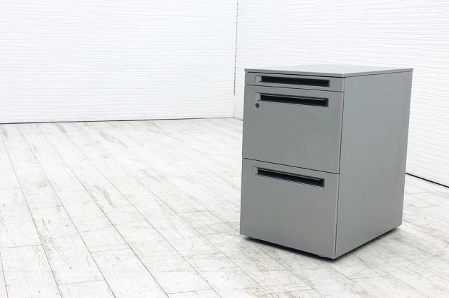 【OI】フリーアドレスデスクとの相性バツグン! ■オカムラ製 3段ワゴン H650mm ■【オシャレなシルバーカラー!】【デスクサイドキャビネット】オフィスバスターズ 水戸サテライト 水戸市、日立市、ひたちなか市、鹿嶋市、神栖市、牛久市、古河市、結城市、東海村、つくば市