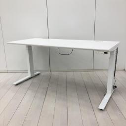 【10/6(火)入荷予定商品！】【電動で高さ調整可能・立ち姿勢を取り入れた新しいワークスタイルへ！】■オカムラ(okamura)製　スイフト(Swift)シリーズ　電動昇降デスク　昇降テーブル　平机　W1550×D675×H650～1250㎜　■コンセントユニット付　■ホワイト≪リクルーティング・採用強化≫≪モチベーションUP・やる気向上≫≪ウェルビーイング≫