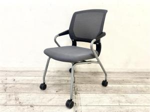 【定価約8万円】【背にフィットする快適メッシュ！横に重ねて収納できるネスティングチェア！】■コクヨ/サテリテ　■グレー　折り畳みチェア　■背面メッシュ　キャスター付き