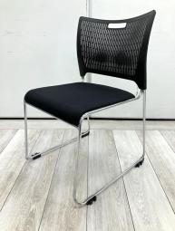 【倉庫在庫品】人気/定番/会議室　オカムラ(okamura)製　レーテシリーズ　スタッキングチェア　ミーティングチェア　■背面樹脂メッシュブラック（ヌードタイプ）　座面ブラック
【中古家具】【大阪】【安い】