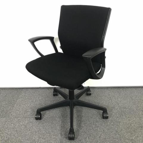 【長時間のデスクワークも快適にサポート!】■オカムラ(okamura)製 エスクード(ESCUDO)チェア ローバック肘付き ■サークル肘 ■ブラック/613617 オフィスバスターズ 水戸サテライト 大子町 北茨城市 高萩市 日立市 常陸太田市 常陸大宮市 那珂市 東海村 ひたちなか市 城里町 水戸市 笠間市 茨城町 大洗町 小美玉市