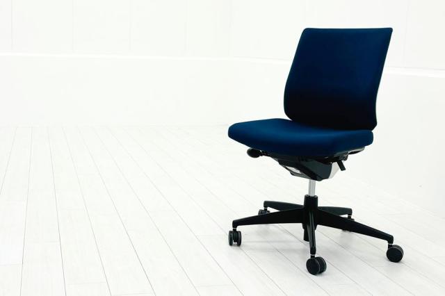 【OA】【オフィスの王道! 納得の座り心地! 魔法のように売れ続けている定番のチェア!】■コクヨ(KOKUYO)製 ウィザード2(wizard2)チェア 肘無ローバック ■ランバーサポート付き ■プルシアンブルー×ブラックシェル オフィスバスターズ 水戸サテライト 大子町 北茨城市 高萩市 日立市 常陸太田市 常陸大宮市 那珂市 東海村 ひたちなか市 城里町 水戸市 笠間市 茨城町 大洗町 小美玉市