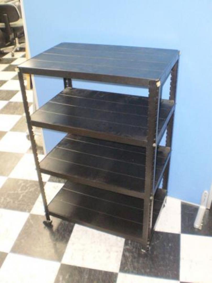 プリンター台が入荷。ブラック色だから、どこにでも合います。ご家庭でもオフィスでもお使いいただけます。※キャスター付き
                                    中古
            