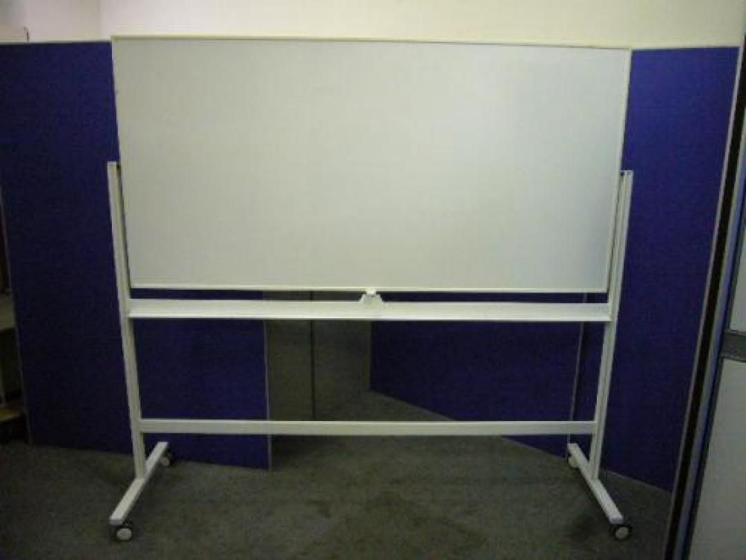 アス○ルのホワイトボード　　中古でも入ってきます　中古の為要配送費
                                    中古
            