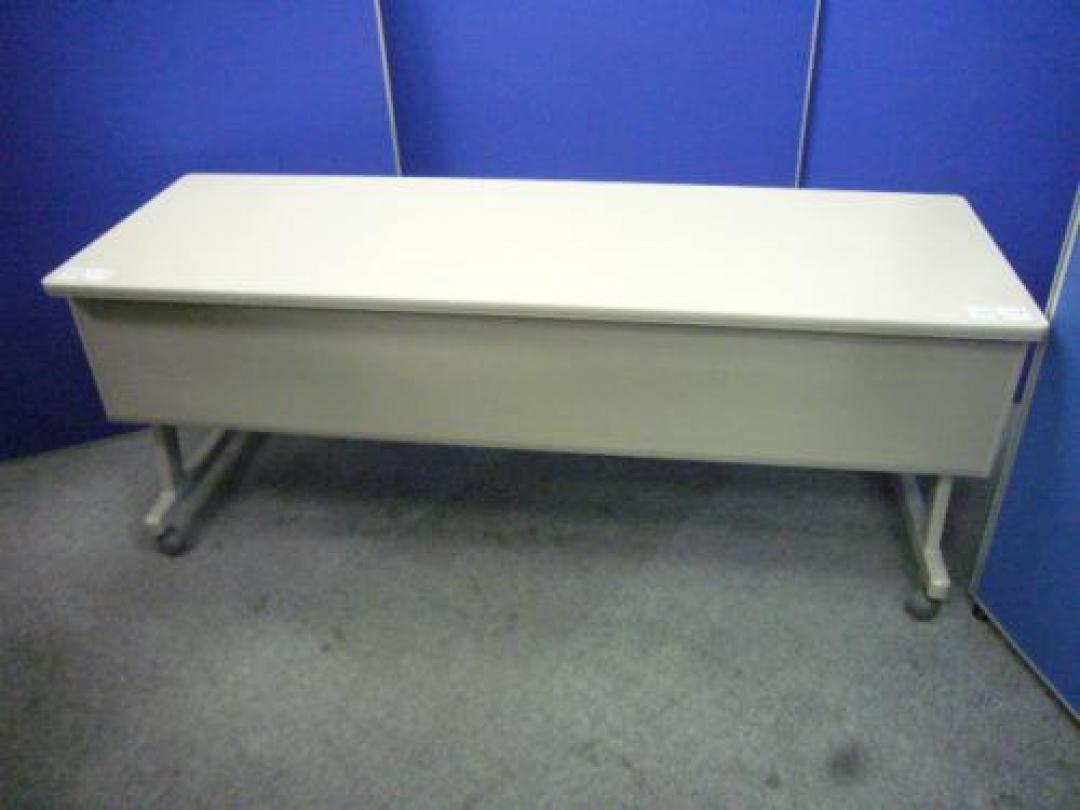 ＫＯＫＵＹＯ　幕板付サイドスタックテーブル　オフィスバスターズは特にテーブルが安いんです！！
                                    中古
            