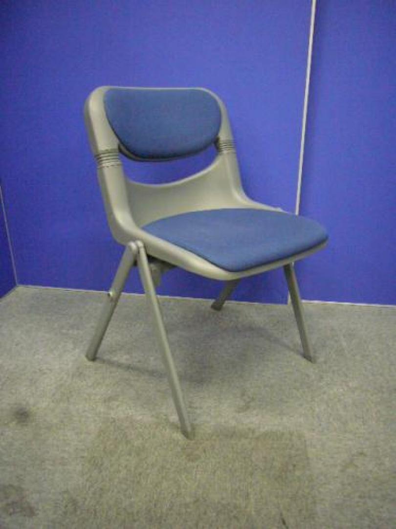 イトーキ　バーテブラスタックチェア　座り心地に病みつき【会議チェア】
                                    中古
            