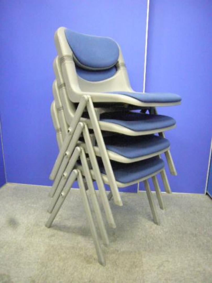 イトーキ　バーテブラスタックチェア　座り心地に病みつき　こちら４脚セットのお値段です【会議チェア】
                                    中古
            