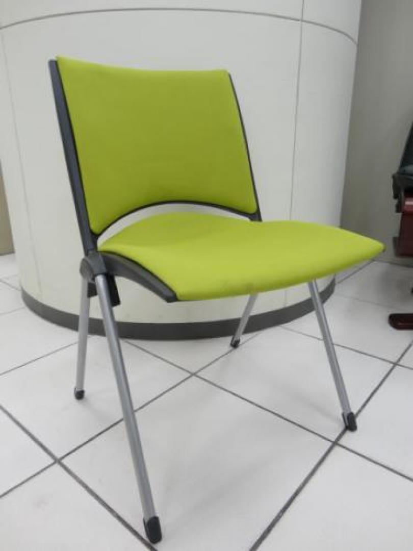 ■イトーキ製　スタッキングチェア【会議チェア】
                                    新古品
            