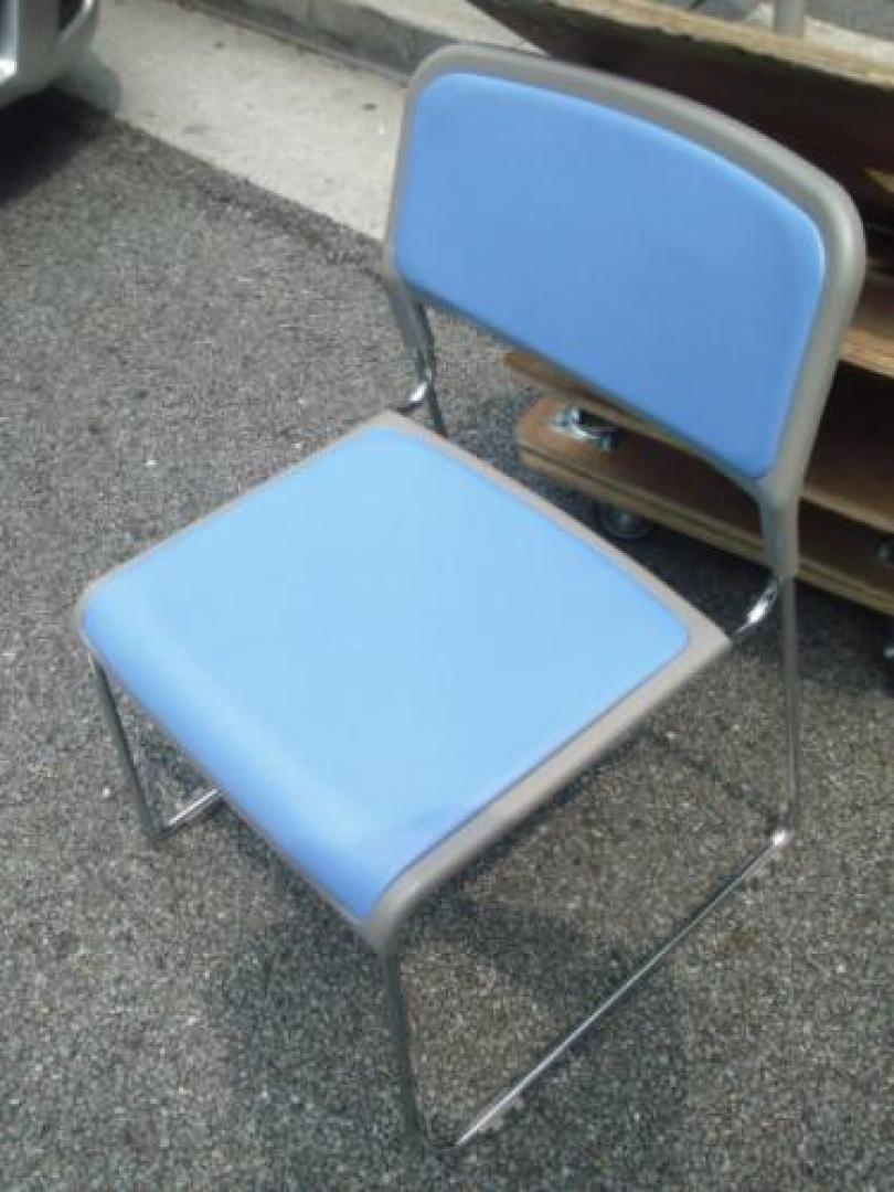 【スタッキングチェア】【LION製】青色スタッキングチェア8脚入荷致しました！揃いならコレ!!【会議チェア】
                                    中古
            