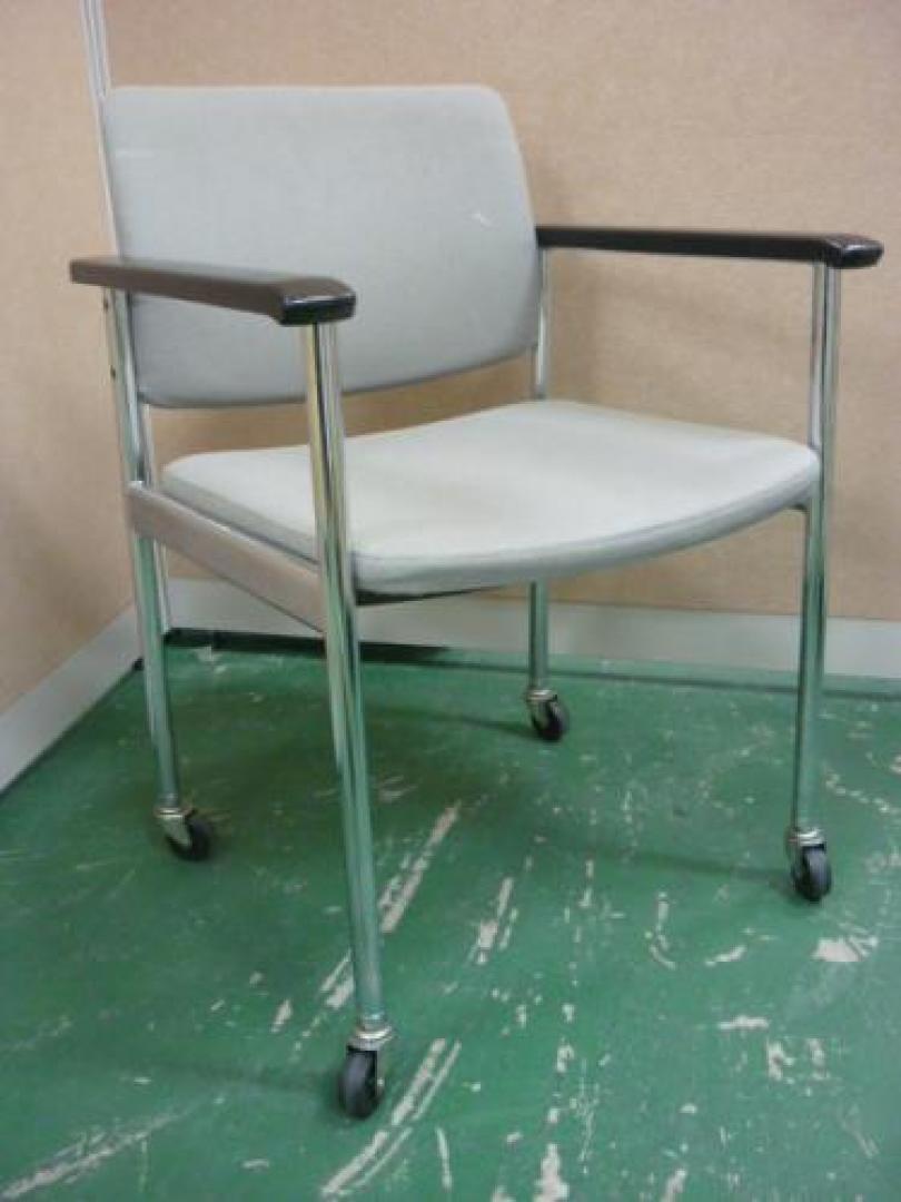 4脚セットでミーティングスペースの出来上がり！【会議チェア】
                                    中古
            