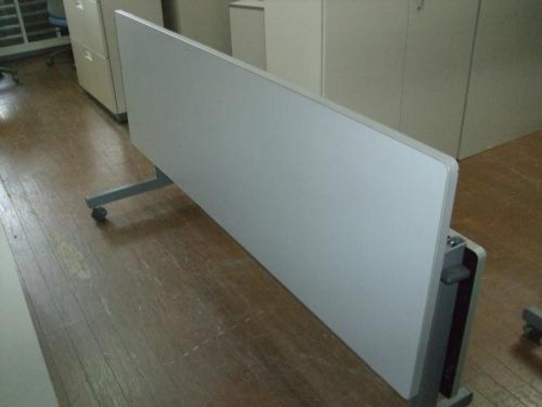 □■　ITOKI　サイドスタックテーブル　■□
                                    中古
            