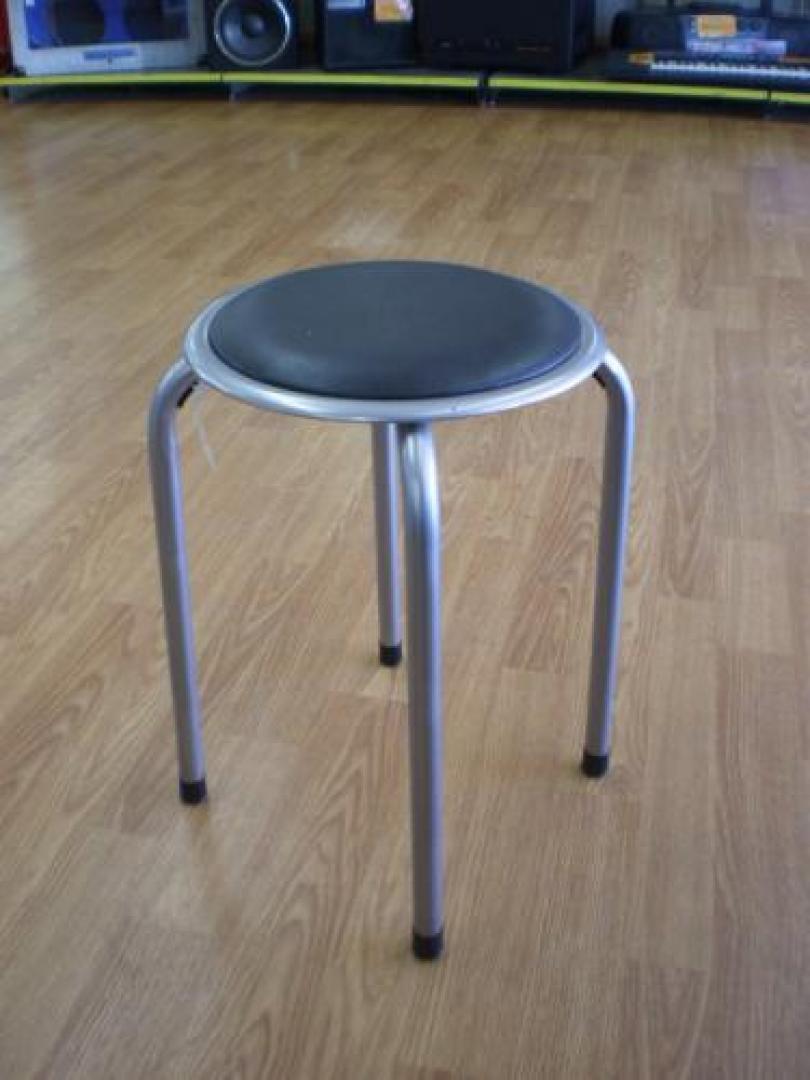 ◆新品商品◆使い勝手が良い丸イス。積み重ねもできちゃう。12脚さいたま店に在庫ございます。
                                    新品
            