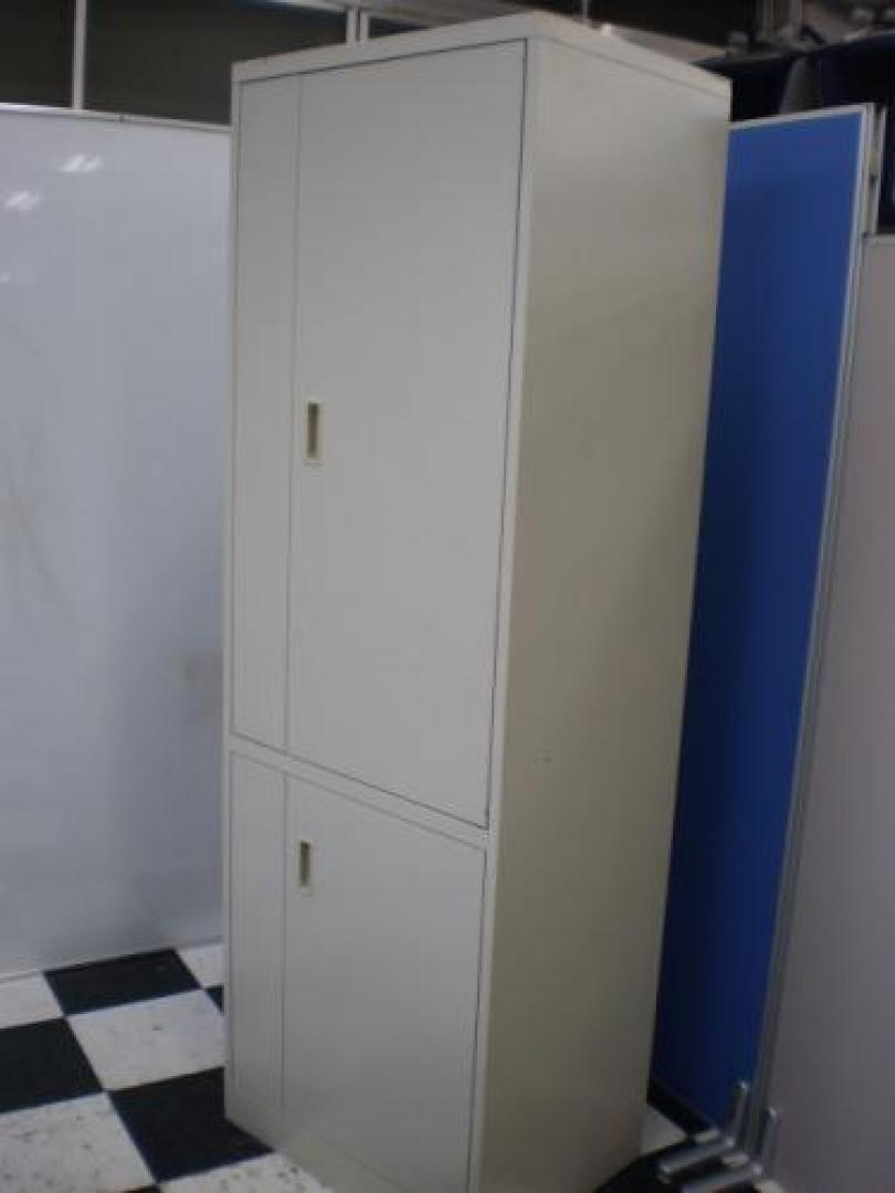 生興製のキッチンキャビネットが入荷！細長いタイプです。場所を取らない優れもの。1台限りです。
                                    中古
            