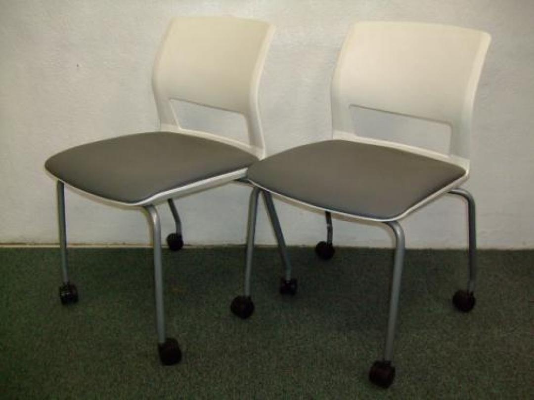 ■限定1セット　■ミーティングチェア2脚セット　■セットで3350円offの税込み4000円　■メーカー：コクヨ　【セット商品】【会議チェア】
                                    中古
            