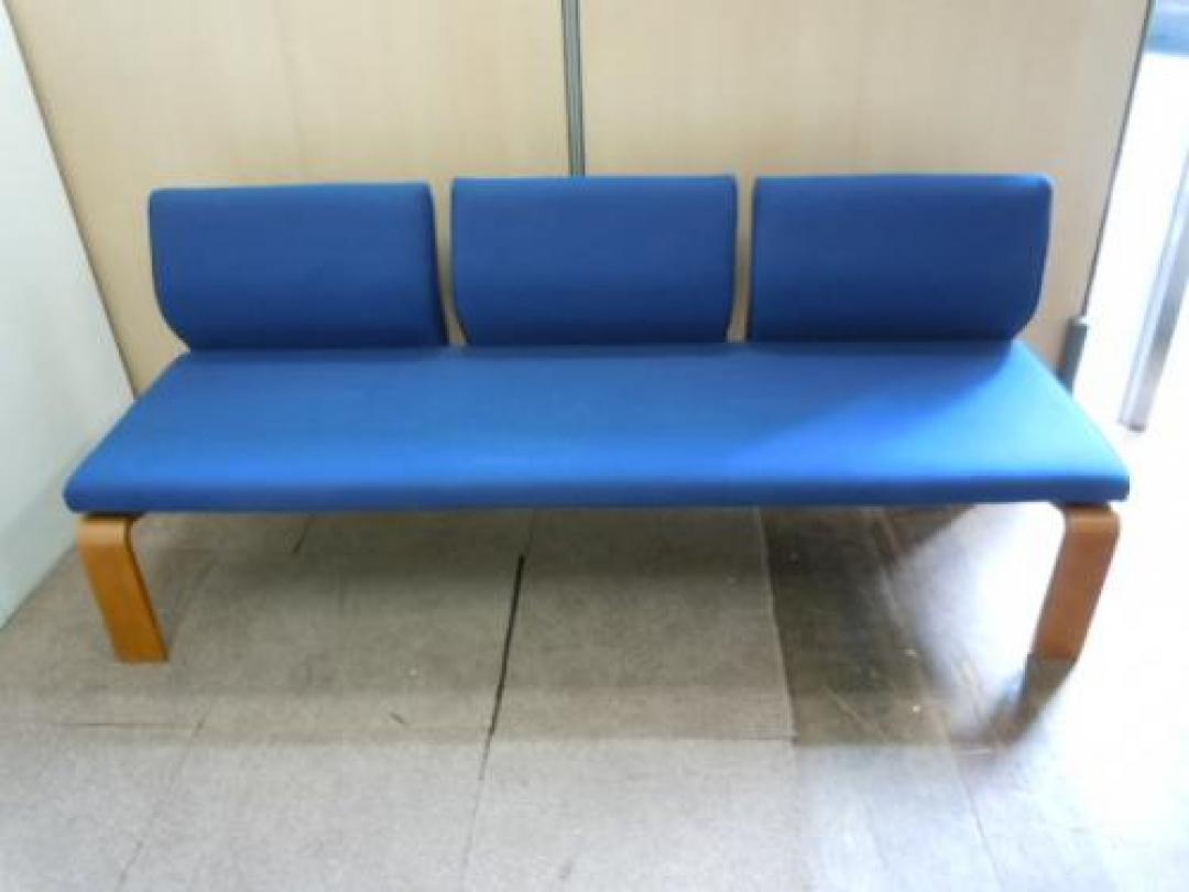 ３人用ソファー　■　待合室にピッタリ　■　ご家庭にもいかがですか？
                                    中古
            