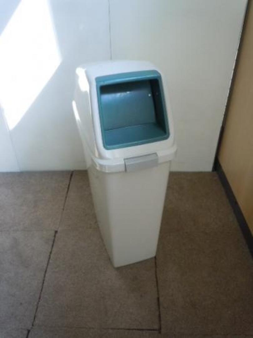 これは落ちた唐揚を捨てる箱では御座いません。ごみ箱です。
                                    中古
            