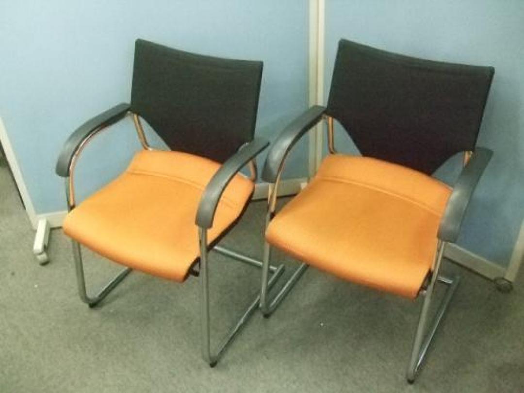 【高級チェア】ウィルクハーン製■モダスミーティングチェアの2脚セット【会議チェア】
                                    中古
            