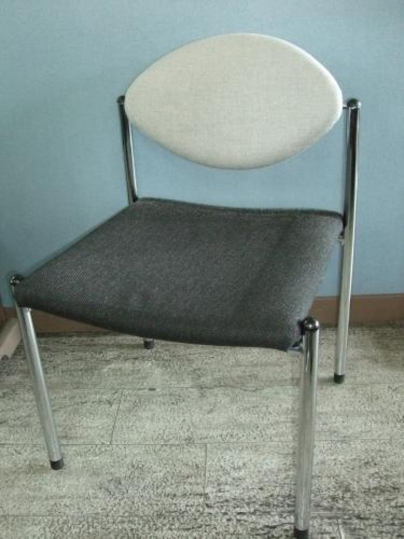 ☆★　コクヨ　スタッキングチェア　トンガチェア　グレー　4脚セット　【セット商品】　☆★【会議チェア】
                                    中古
            