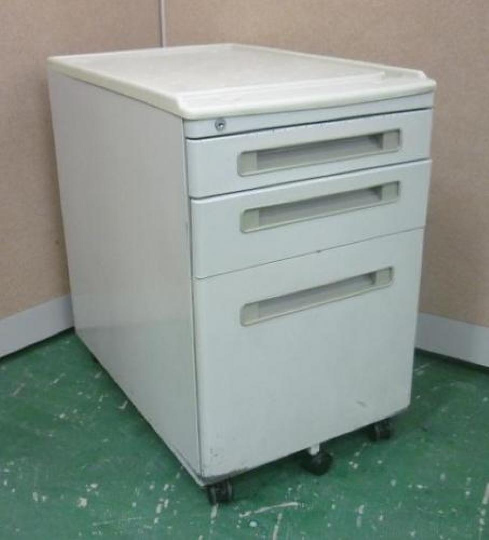 ＮＥＯＸ製　３段ワゴン　６台買占めで消費税カットします
                                    中古
            