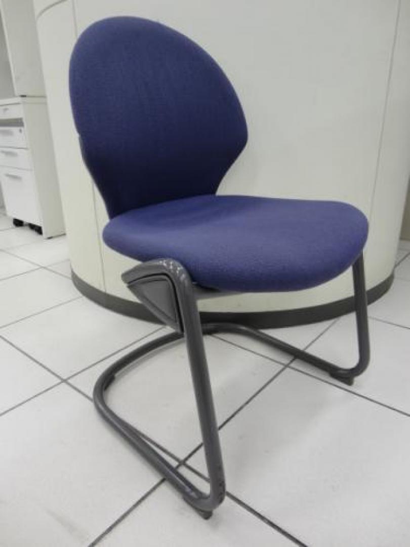 コクヨ製　アディートチェア　パープル色　【会議チェア】
                                    中古
            