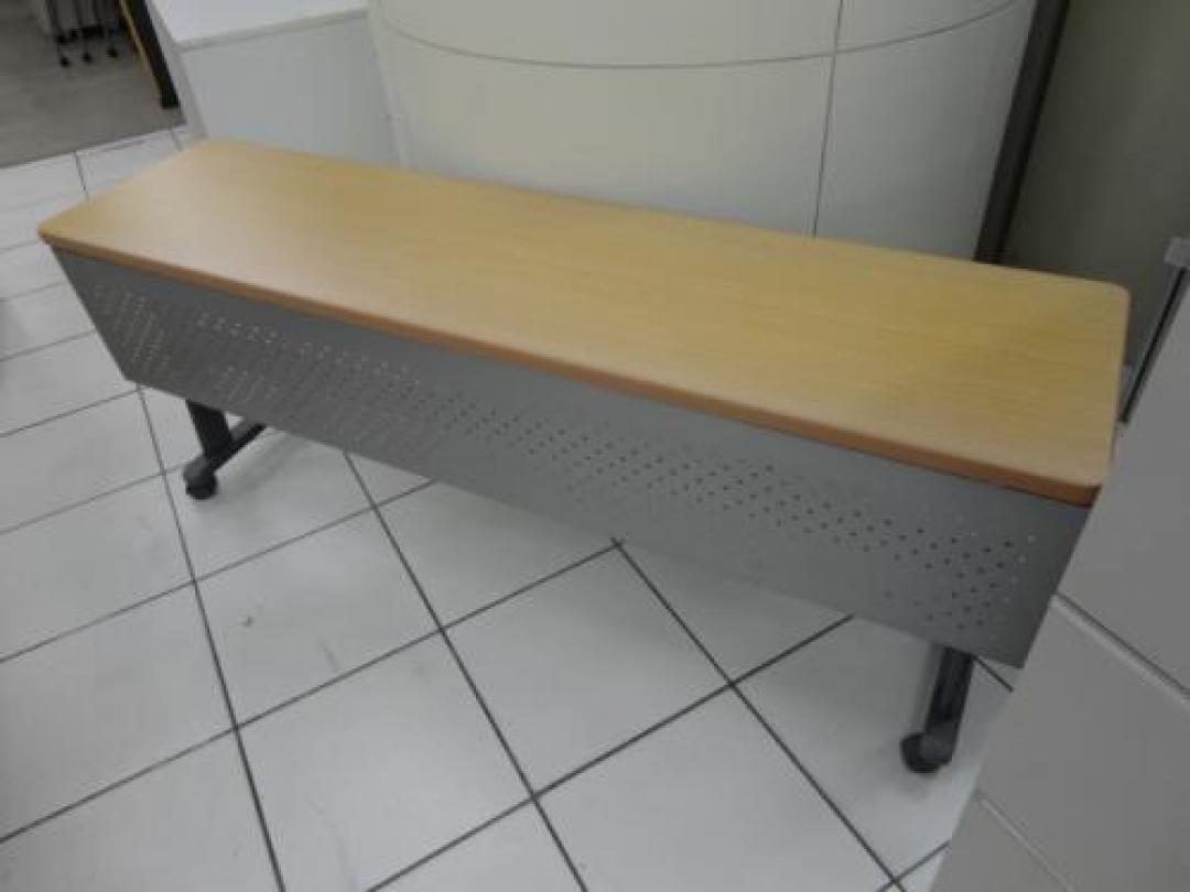 サイドスタックテーブル　1845 幕板付き
                                    中古
            