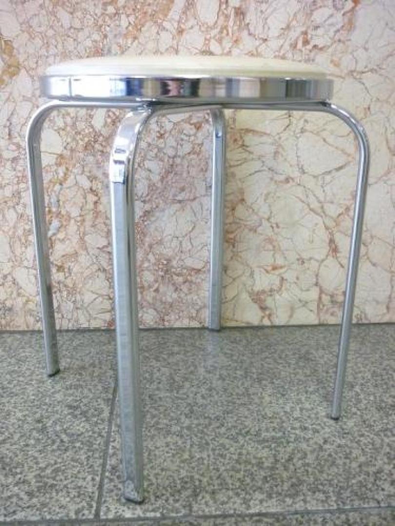 回転式丸椅子　お近くの方はぜひおかけに来てください　持てば驚きの重量感！
                                    中古
            