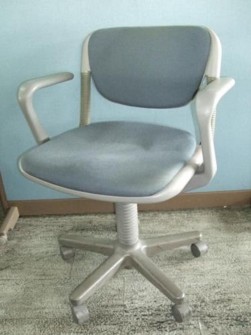 ☆★　イトーキ　バーテブラチェア　肘付　グレー　☆★【OAチェア】
                                    中古
            