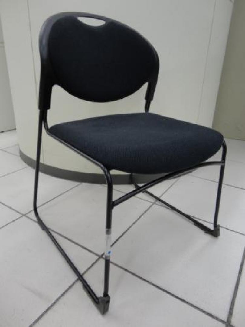 ■イトーキ製　スタッキングチェア　ブラック【会議チェア】
                                    中古
            