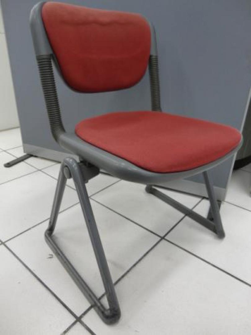 ■イトーキ　スタッキングチェア　レッド【ぞくぞく】　【会議チェア】
                                    中古
            