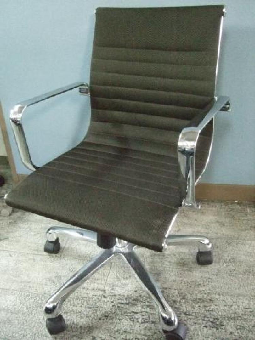 ☆★　ミーティングチェア　肘付　キャスター付　】　☆★【会議チェア】
                                    中古
            