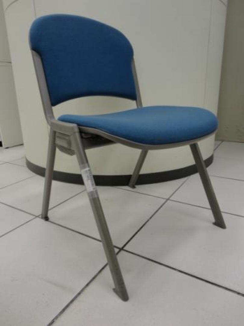 ■内田洋行　スタッキングチェア４脚セット　【セット商品】【会議チェア】
                                    中古
            