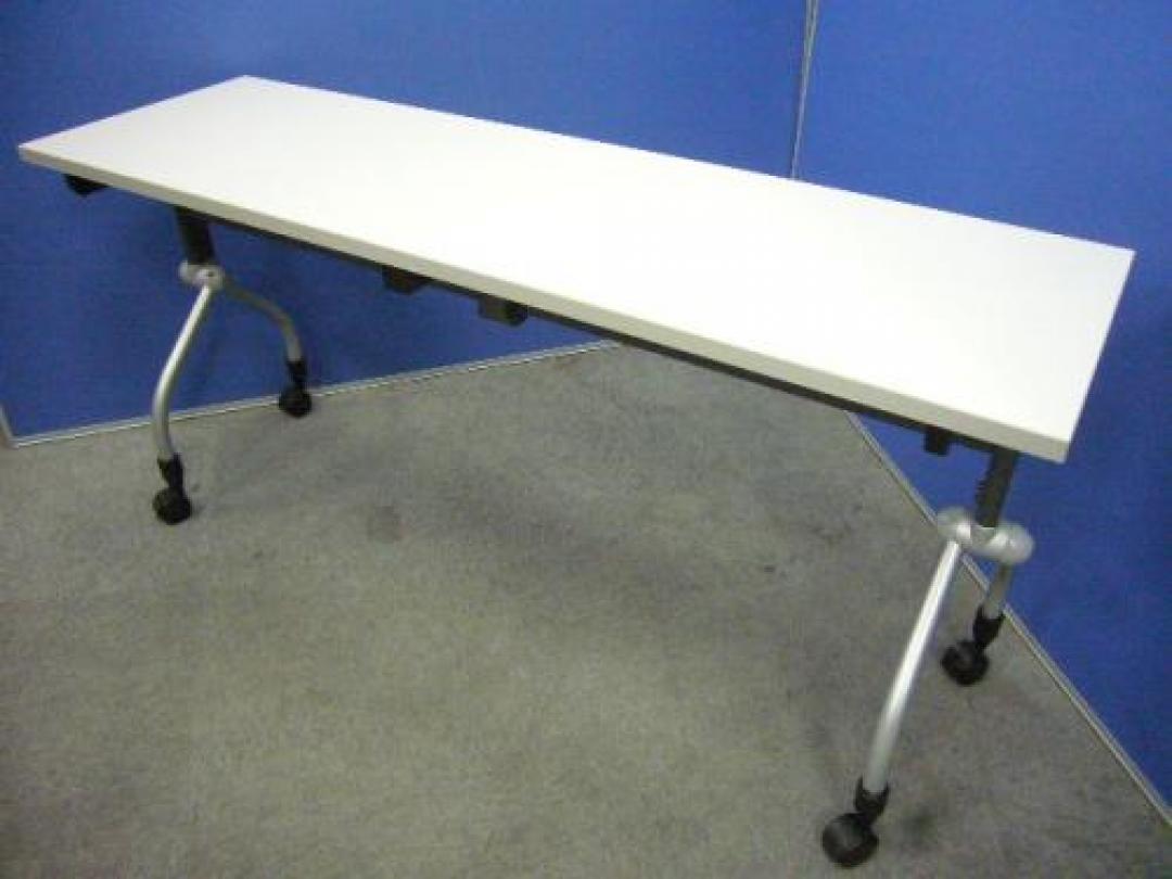 平行収納可能　スタックテーブル　Ｗ１５００Ｄ４５０Ｈ７００　　状態良好！！
                                    中古
            