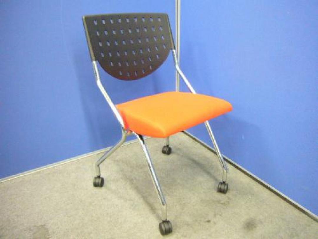 【大量入荷】ネスティングチェア！レッド×ブラック【会議チェア】
                                    中古
            