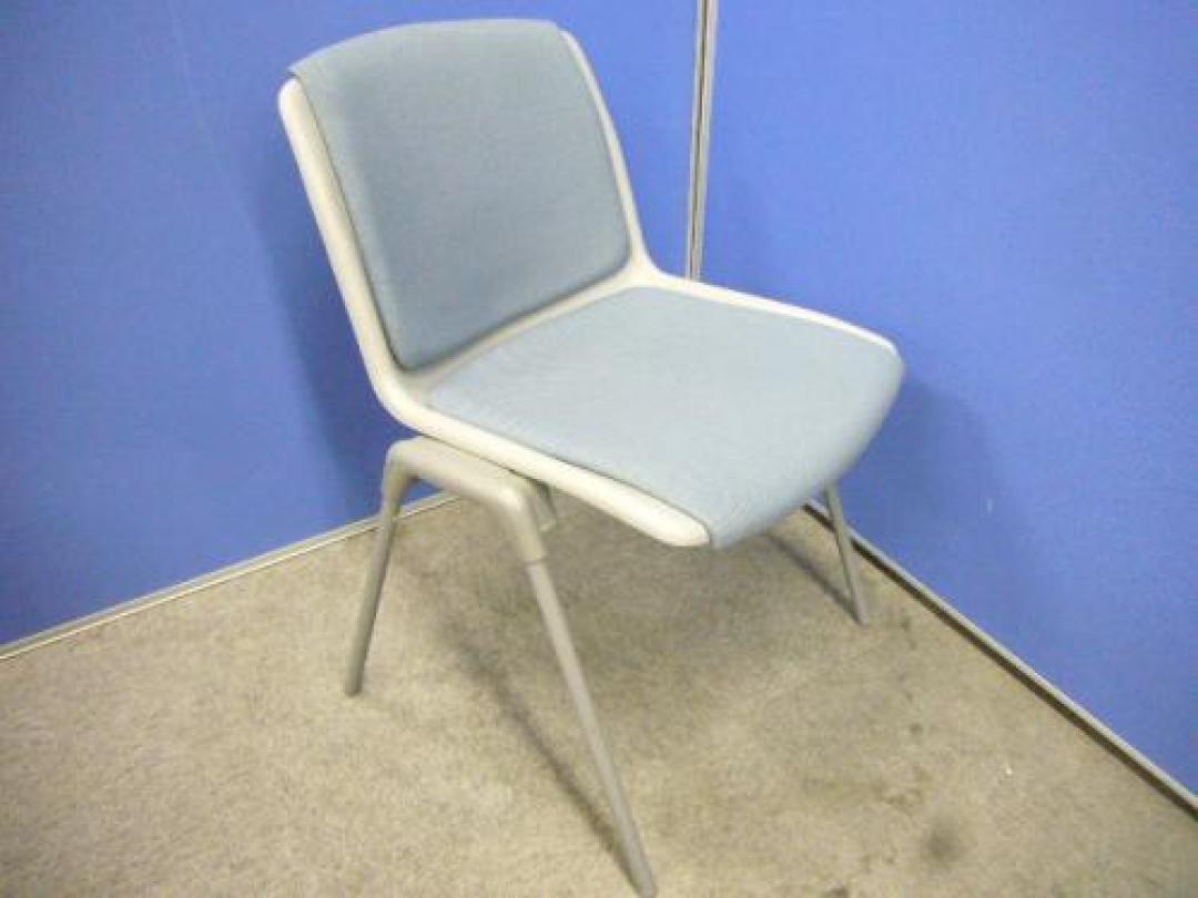 【限定4台】イトーキ製スタッキングチェア【会議チェア】
                                    中古
            