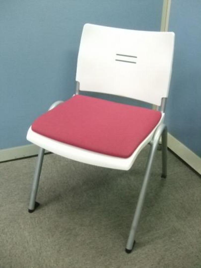 スタックチェア【会議チェア】
                                    中古
            