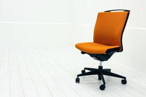 【OI】【ワンランク上の快適なクッション性！シンプルなデザインと高品質な座り心地でデスクワークをサポート！】■コクヨ（KOKUYO）製　プントチェア（PUNTO）　肘無し　ハイバック　■マンダリンオレンジ　■コートハンガー付 オフィスバスターズ　水戸サテライト　大子町　北茨城市　高萩市　日立市　常陸太田市　常陸大宮市　那珂市　東海村　ひたちなか市　城里町 水戸市　笠間市　茨城町　大洗町　小美玉市