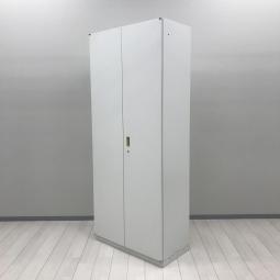 【オフィス書類をスッキリ整理！　A4ファイル6段収納可能と圧倒的な保管量！】■イトーキ(ITOKI)製　シンライン(THIN LINE)シリーズ　両開き書庫　ハイキャビネット　H2150㎜　■シリンダー錠　■ホワイト　※日焼け有　【弊社使用欄：A01098838】