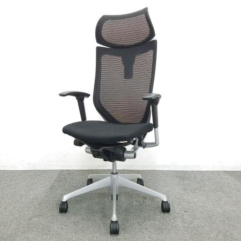 【ハイグレードなヘッドレスト付タイプ入荷!】■オカムラ製 バロンチェア 可動肘付 ブラック シルバー脚 エクストラハイバック ■美しいフォルム!上質な座り心地!良い椅子は腰を守る投資です!【Okamura Baron】★