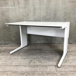 【人気のホワイトカラーの平デスクが大量入荷！　定番の幅1200㎜サイズ！起業・移転・増員におすすめ！】■コクヨ(KOKUYO)製　アイエス(iS)シリーズ　平机　引き出し無し　W1200×D700㎜　■ホワイト【入替セールにつき20%OFF！】